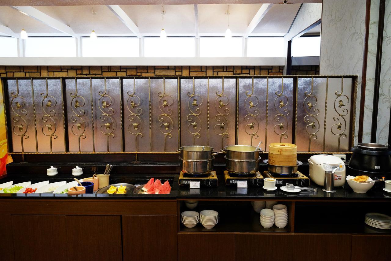 Dynasty Hotel Tainan Exterior foto