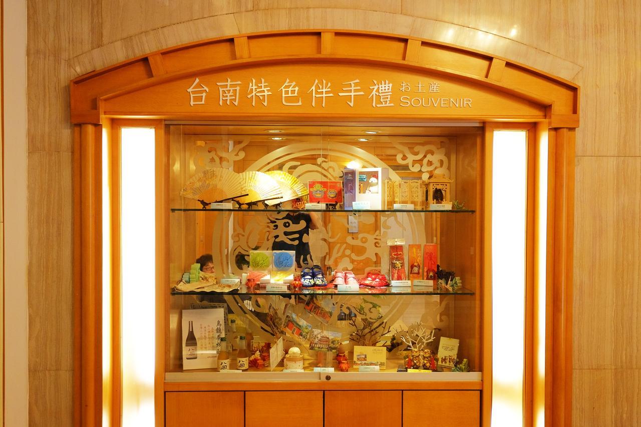 Dynasty Hotel Tainan Exterior foto
