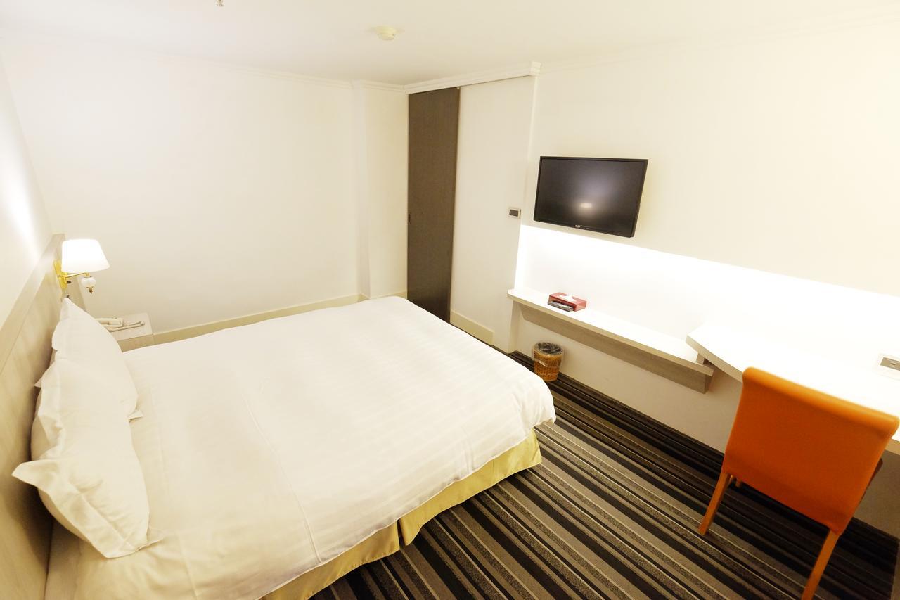 Dynasty Hotel Tainan Exterior foto