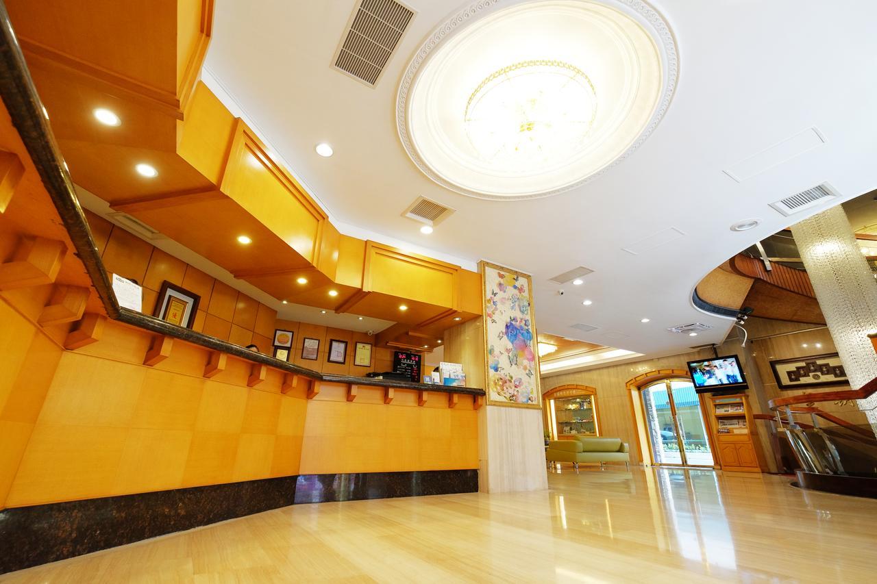 Dynasty Hotel Tainan Exterior foto